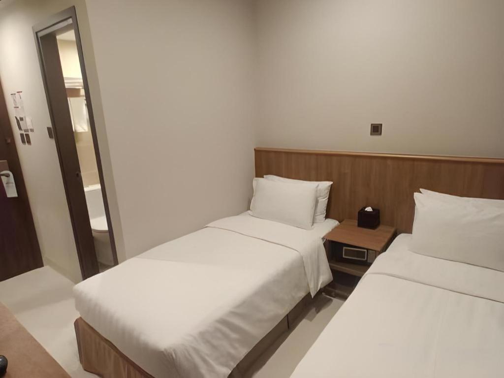 We Hotel Kowloon Hong Kong Exterior photo